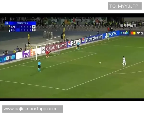 阿拉木图凯拉特门将母亲因年轻外貌走红球迷误以为是姐弟关系